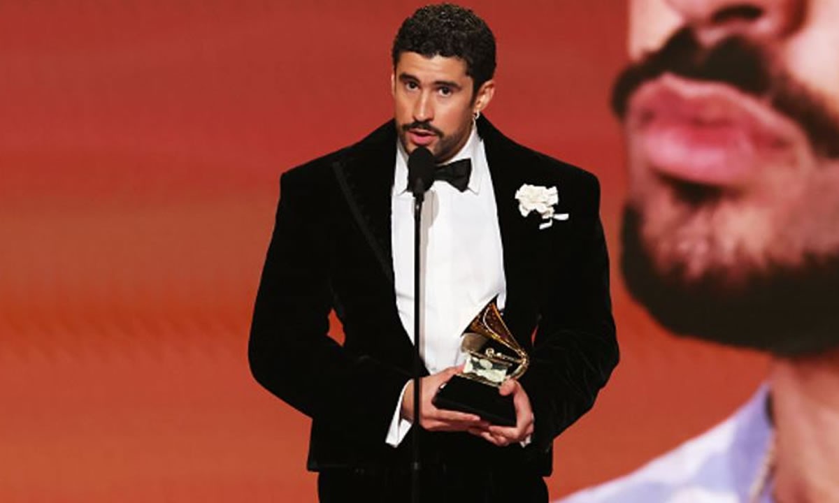 Bad Bunny marca un hito como el primer latino en ganar Álbum del Año
