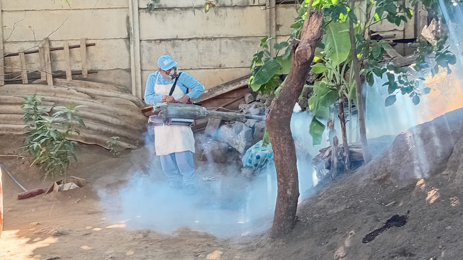 Minsa intensifica fumigación y abatización en barrios del Distrito VI
