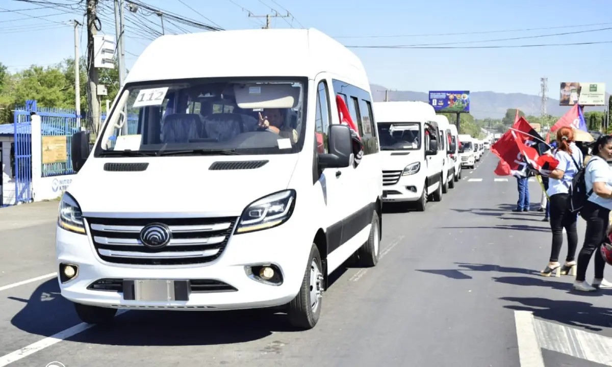 Nicaragua fortalece transporte colectivo con 180 nuevos microbuses Yutong importados desde China