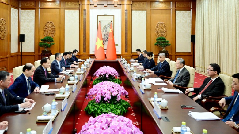 Canciller chino se reúne con enviado especial de Vietnam en Beijing