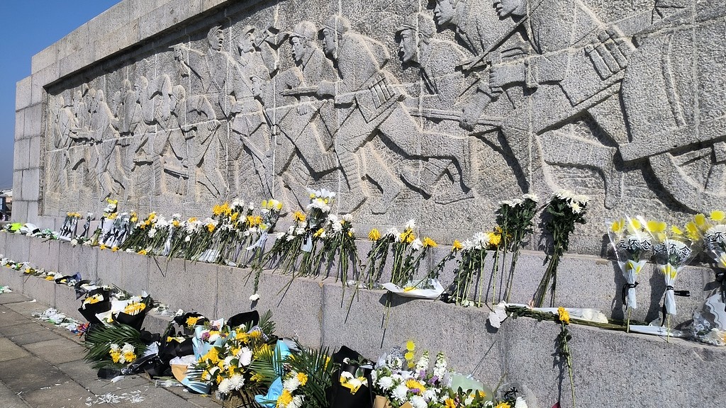 China homenajea a sus mártires en el Día de Qingming