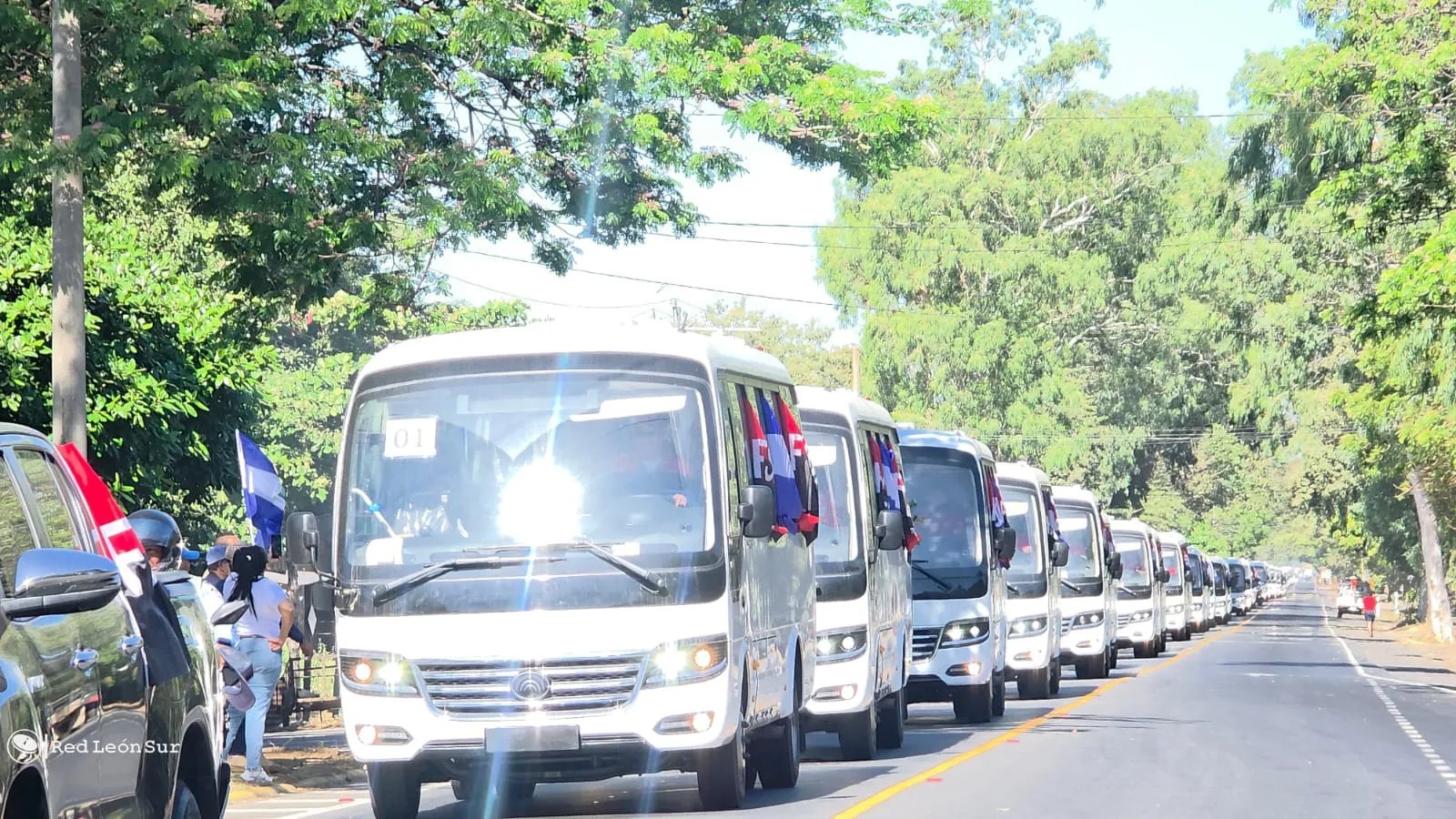 Nuevos buses para transporte digno de familias nicaragüenses