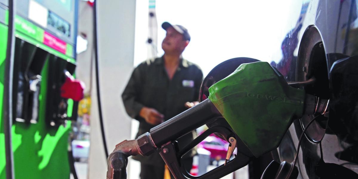 ¿Por qué la gasolina magna en México fue 82% más cara que en EU durante enero?