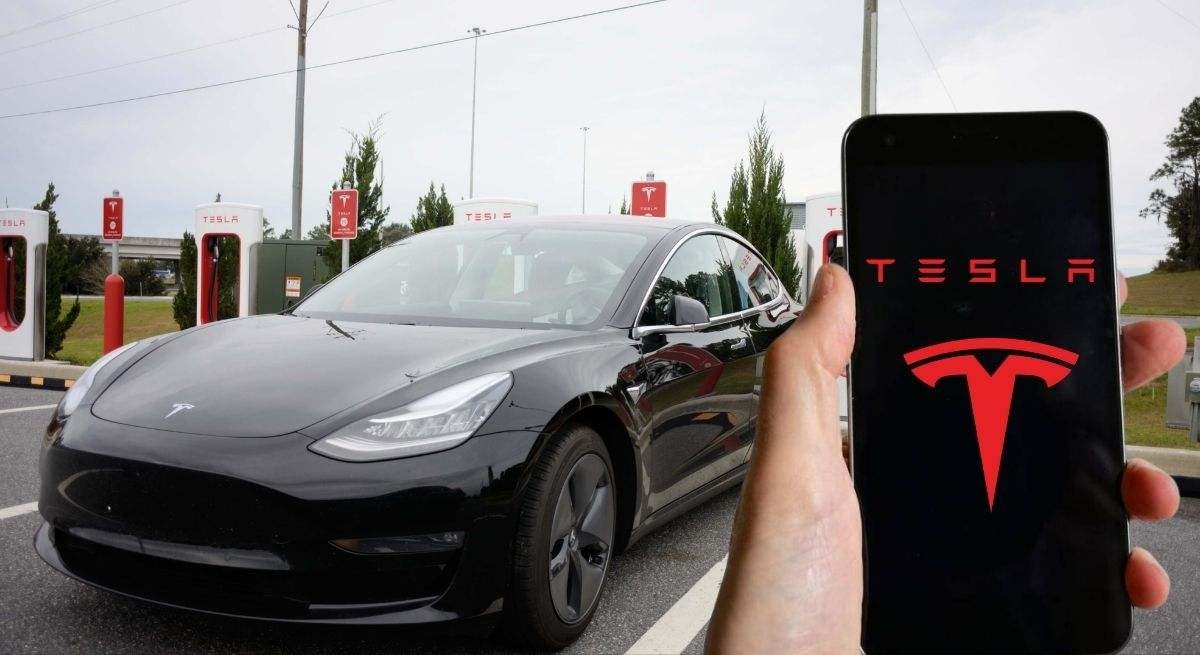 Un ingeniero mecánico alucina con el detalle de la app de Tesla: "Se nota que van siempre dos pasos por delante del resto"