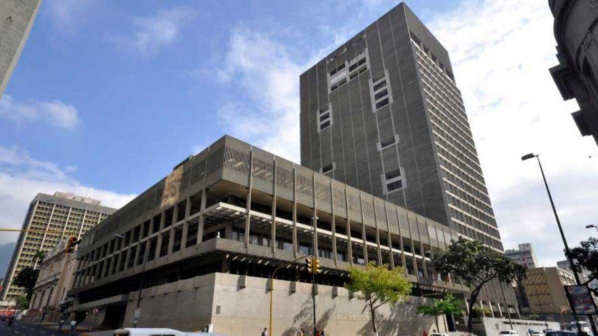 Emisión monetaria salta 790% en un año