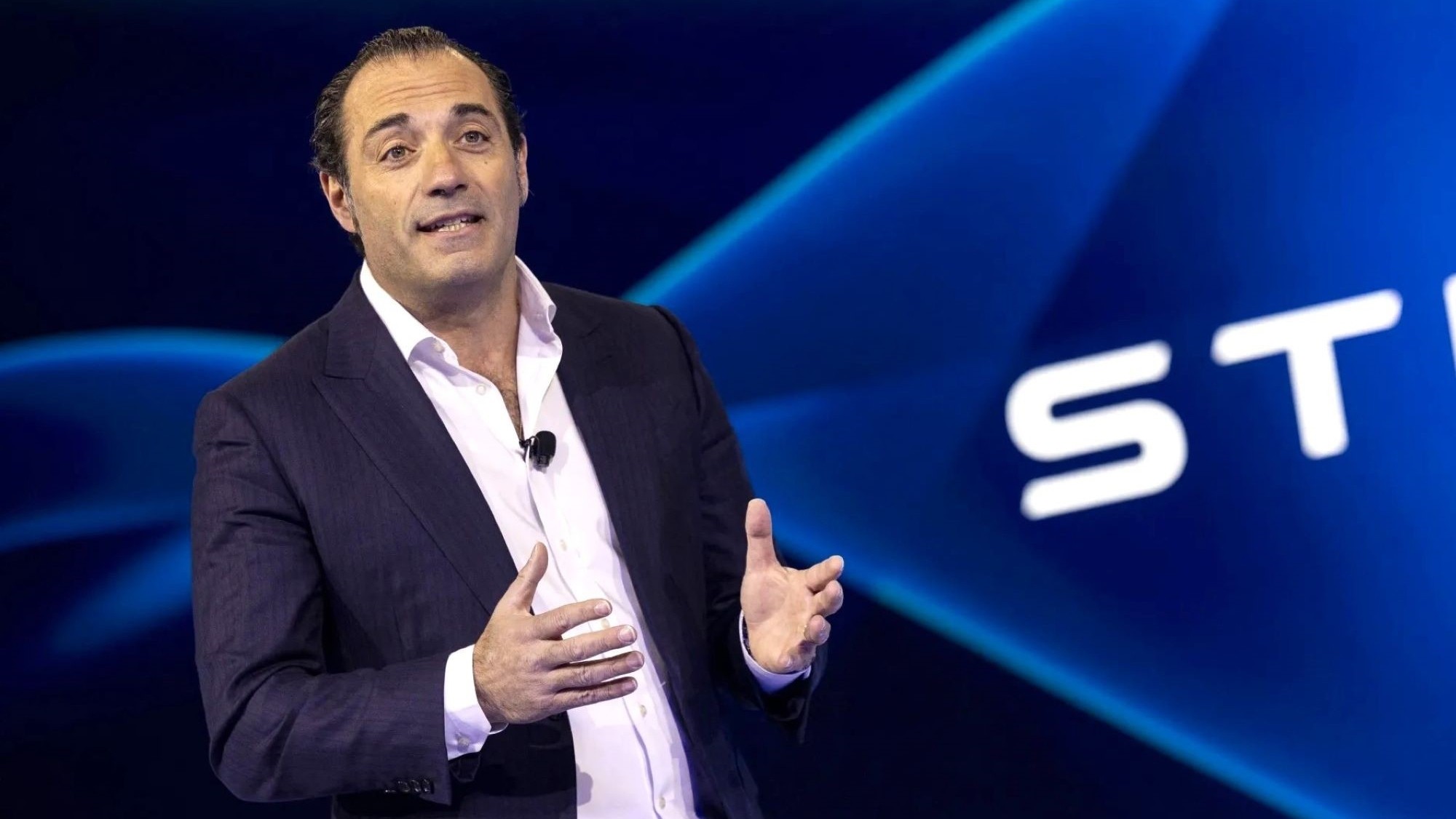 El CEO de Stellantis exige revisar los objetivos de emisiones “no realistas” de la UE: se necesita “una transición más suave” desde el motor de combustión