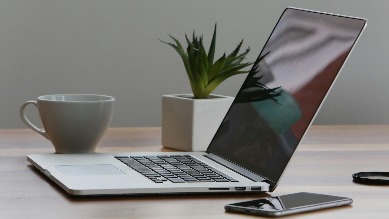 Todo apunta a que finalmente el MacBook Pro con pantalla OLED se lanzará este año