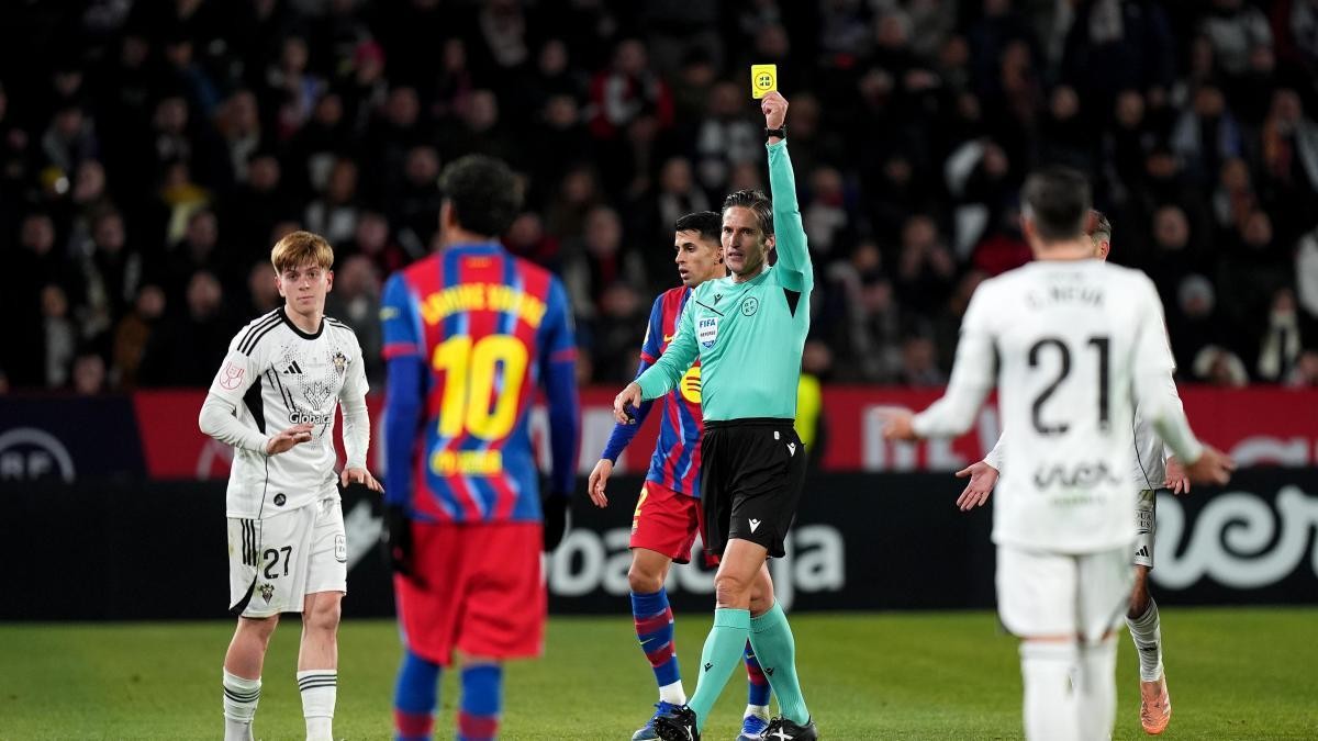 Munuera Montero se convierte en viral por su reacción tras una ocasión fallida del Albacete