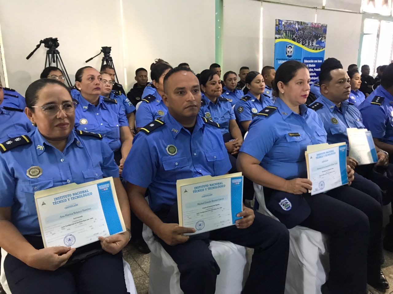 Policía Nacional gradúa a 500 oficiales de cursos técnicos