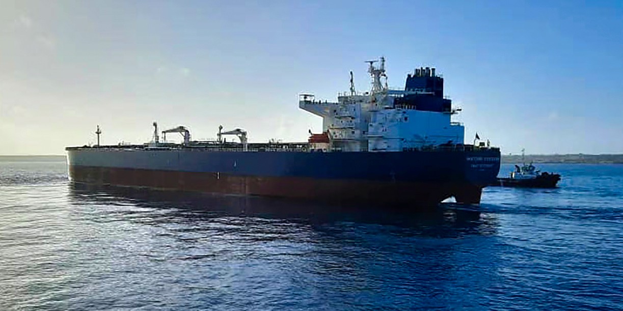 Descargan con éxito 100 mil toneladas de crudo ruso en Cuba