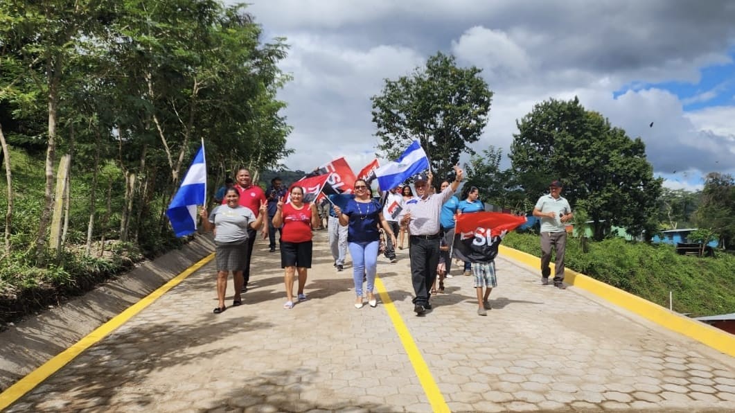 Mejoran acceso vial en Wiwilí con nueva calle adoquinada para familias protagonistas